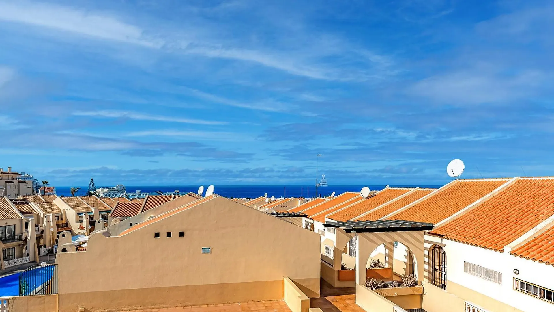 Costa Adeje-Mareverde Resort Complex F15 아데제